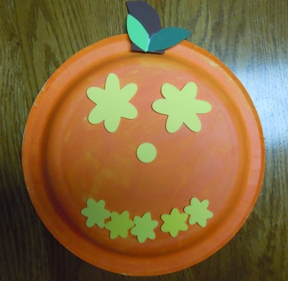 preschool crafts for Halloween; paper plate pumpkin